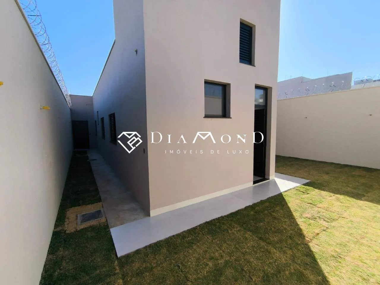 Casa Térrea Moderna com 3 Quartos, Suíte e Pé-Direito Duplo - Foto 3