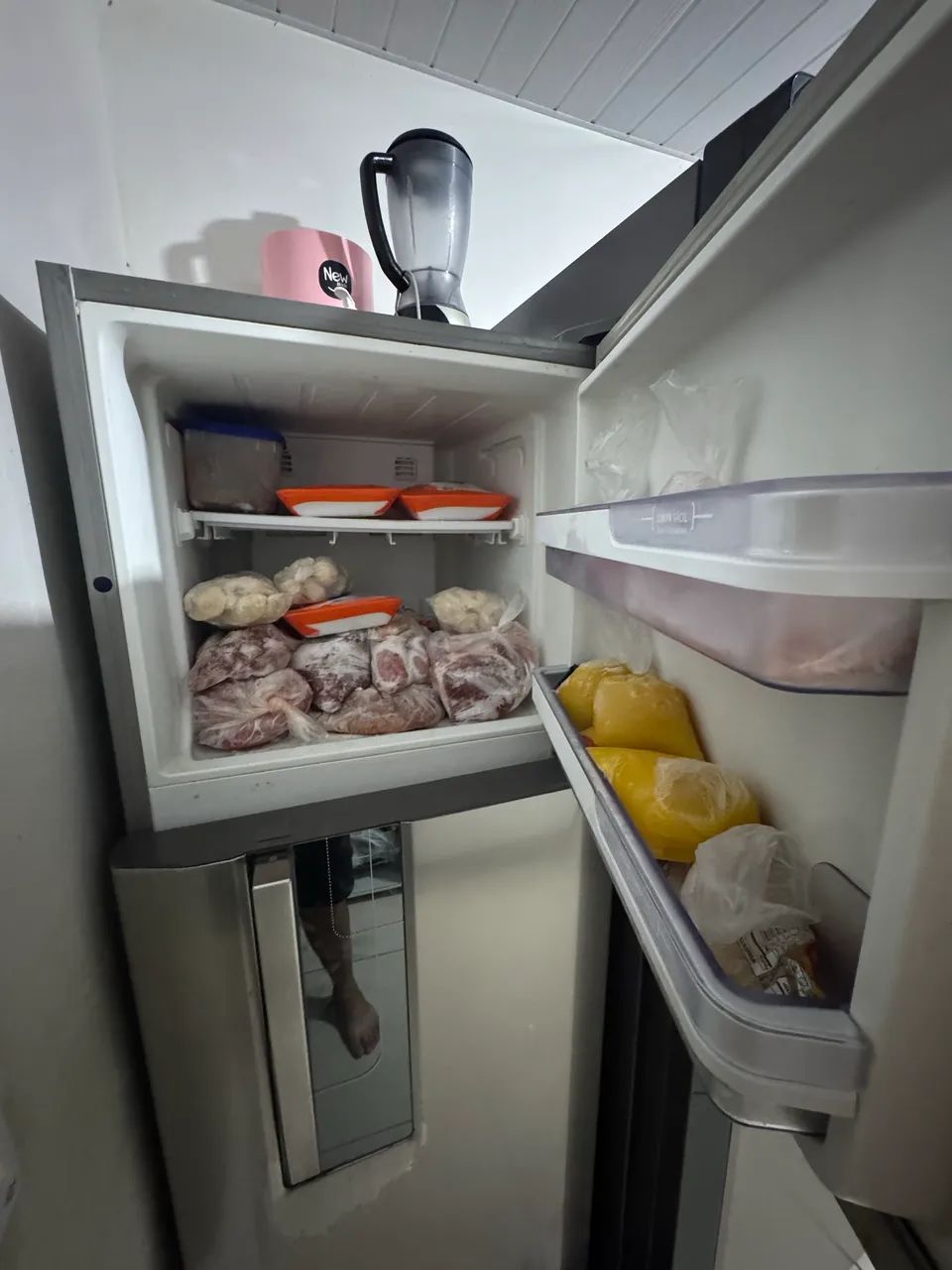 VENDO GELADEIRA FUNCIONANDO NORMALMENTE  - Foto 4
