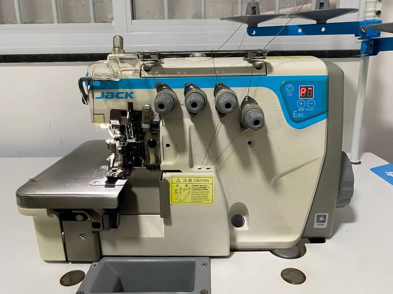 Máquina Overlock 4 Fios Direct Drive JACK