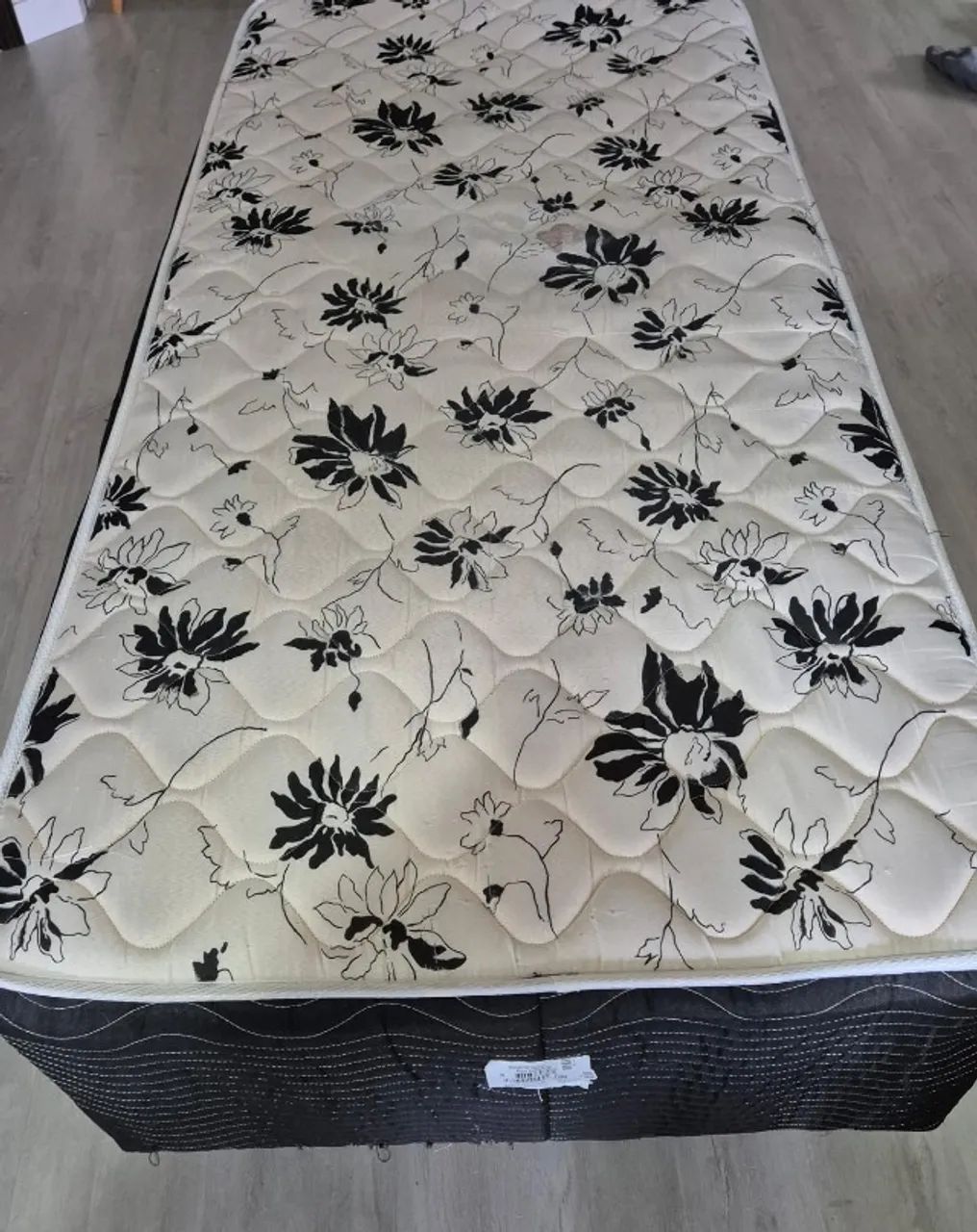 Cama box solteiro usada