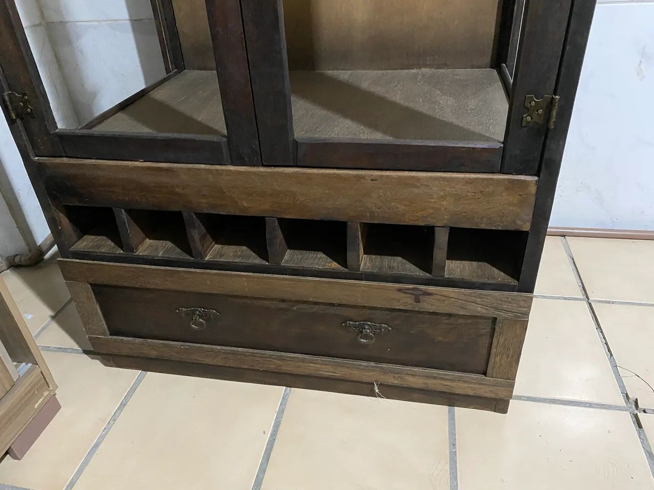 Cristaleira madeira de lei  - Foto 4