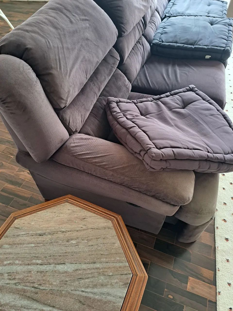 Sofá preto 4 lugares , com poltronas reclináveis  - Foto 3