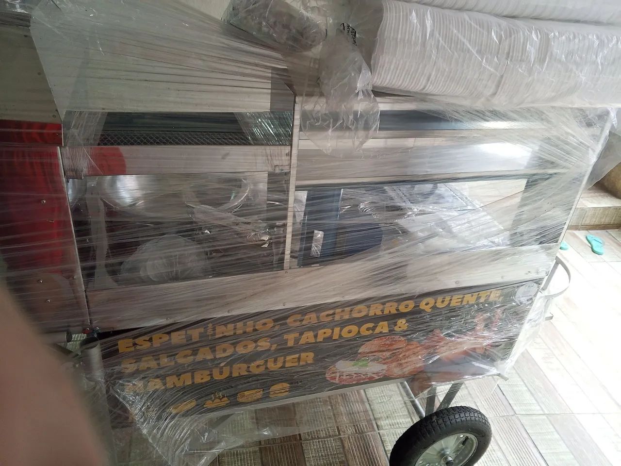 Carrocinha de espetinho e variados