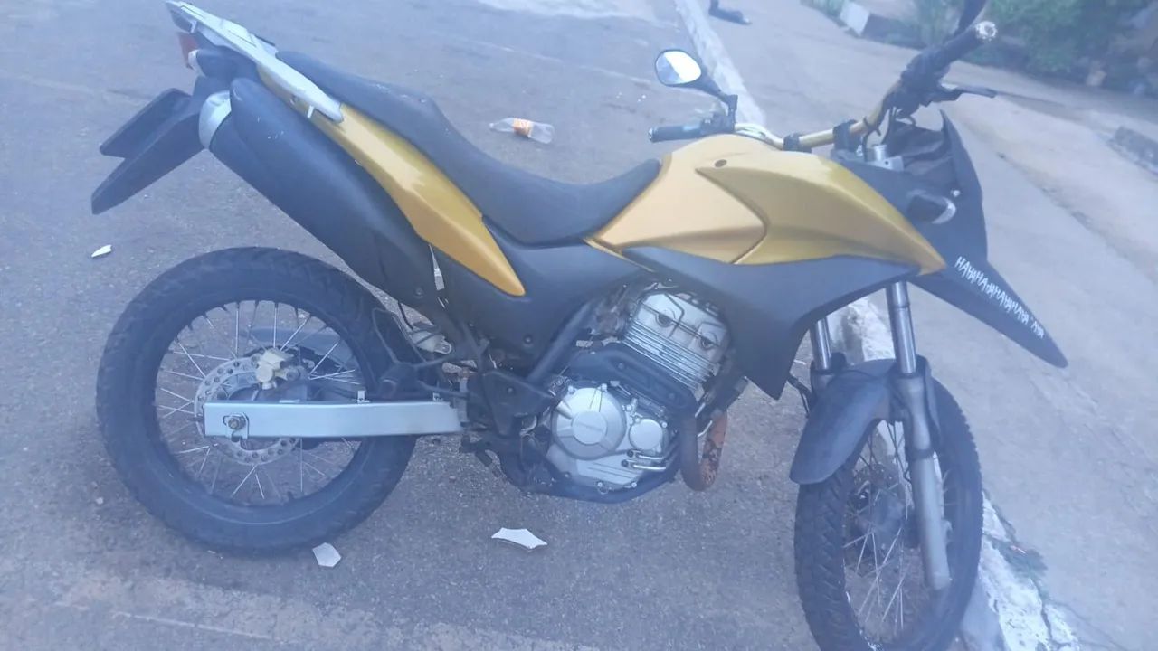 Vendo XRE 300 DOURADA  - Foto 3
