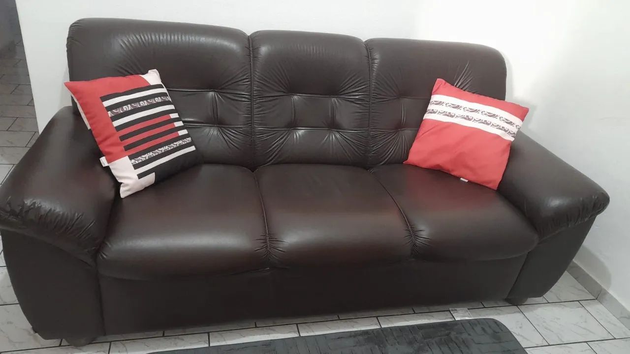 Vendo sofá de 3 lugares corino,por 500 reais - Foto 2