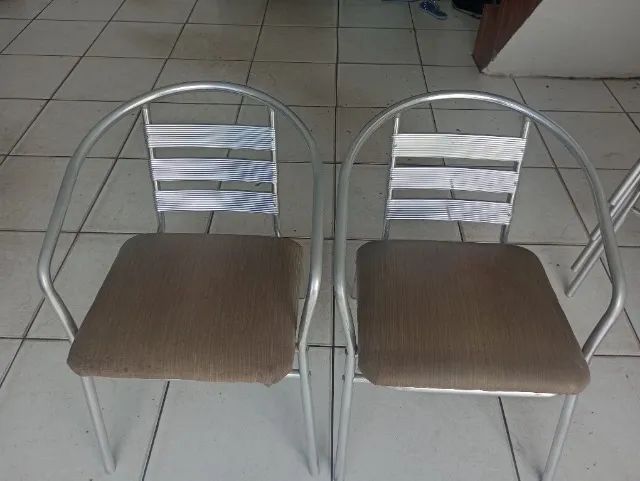 Cadeiras de alumínio