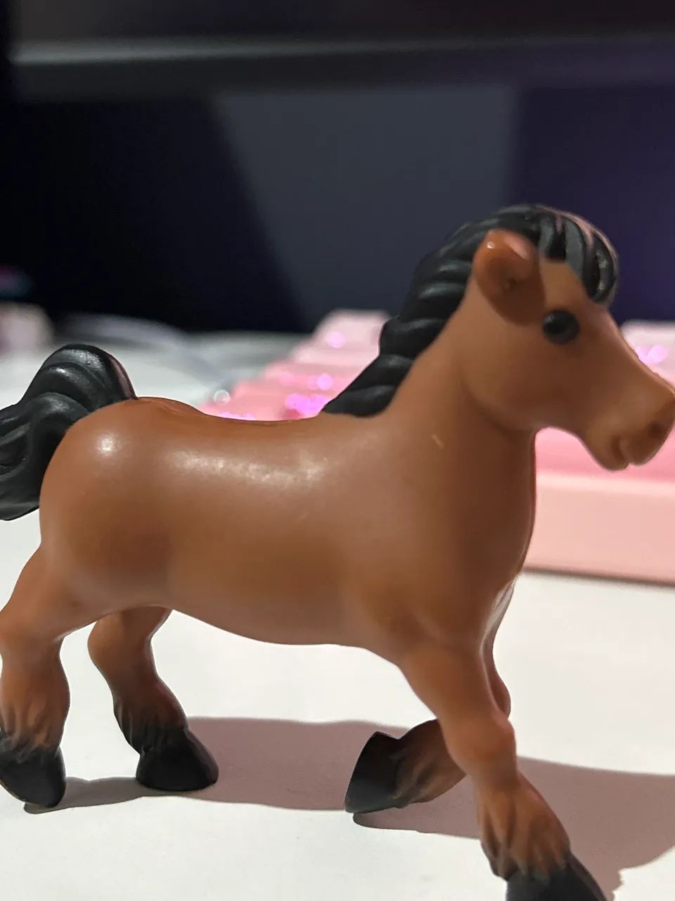 Dois cavalos de brinquedo 