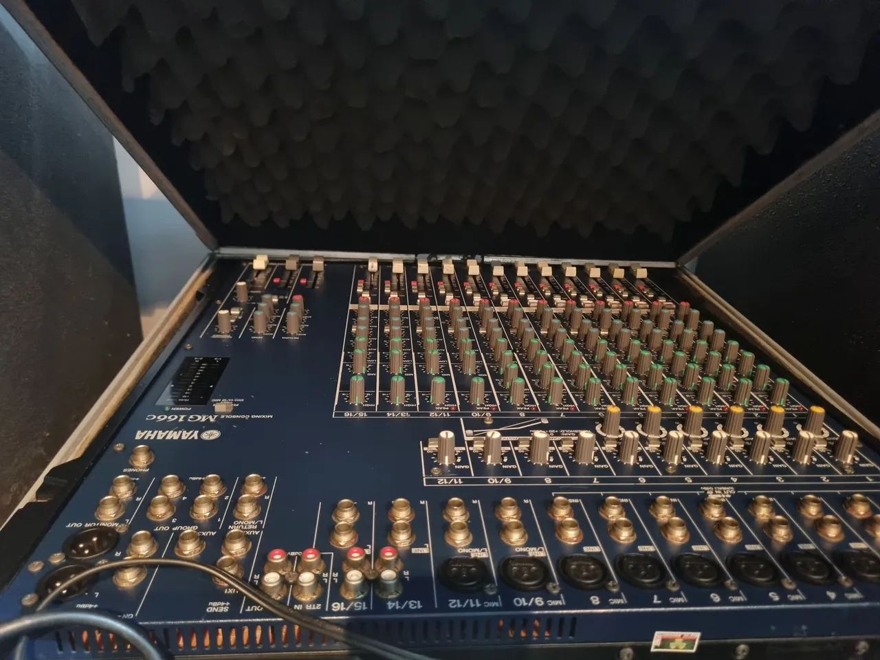 Mesa de som yamaha MG 166 com case - Foto 4