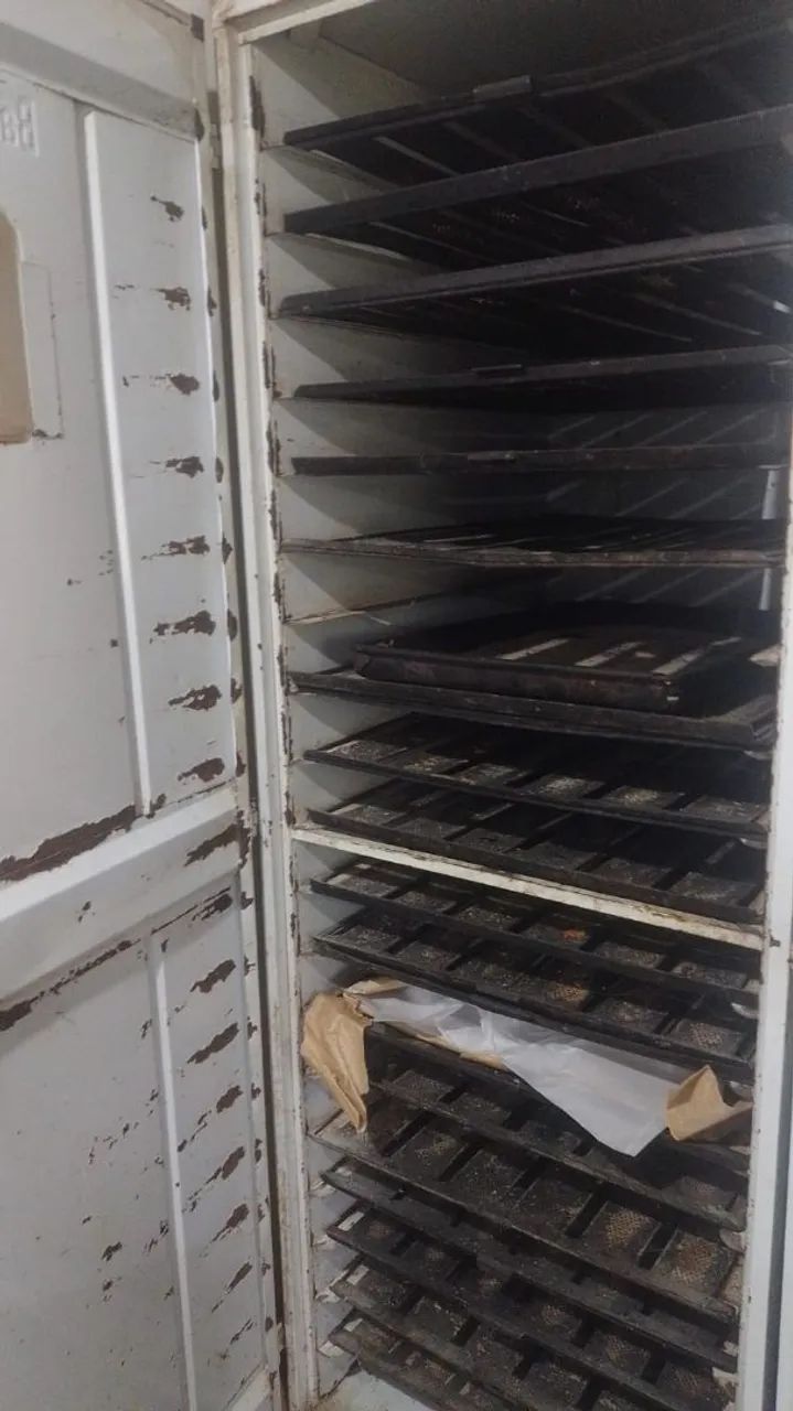 2 armário completo com grade da Baronesa cada um 800,00