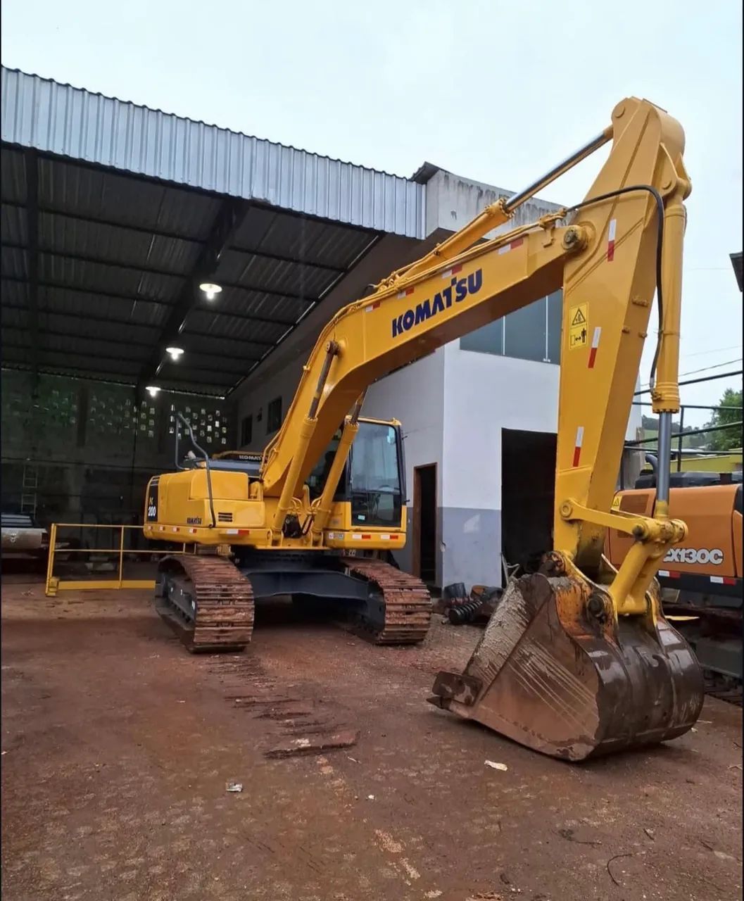 Escavadeira hidráulica Komatsu PC200 - Foto 4