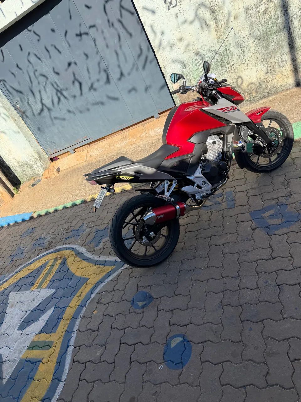 Cb 300f quitada 
