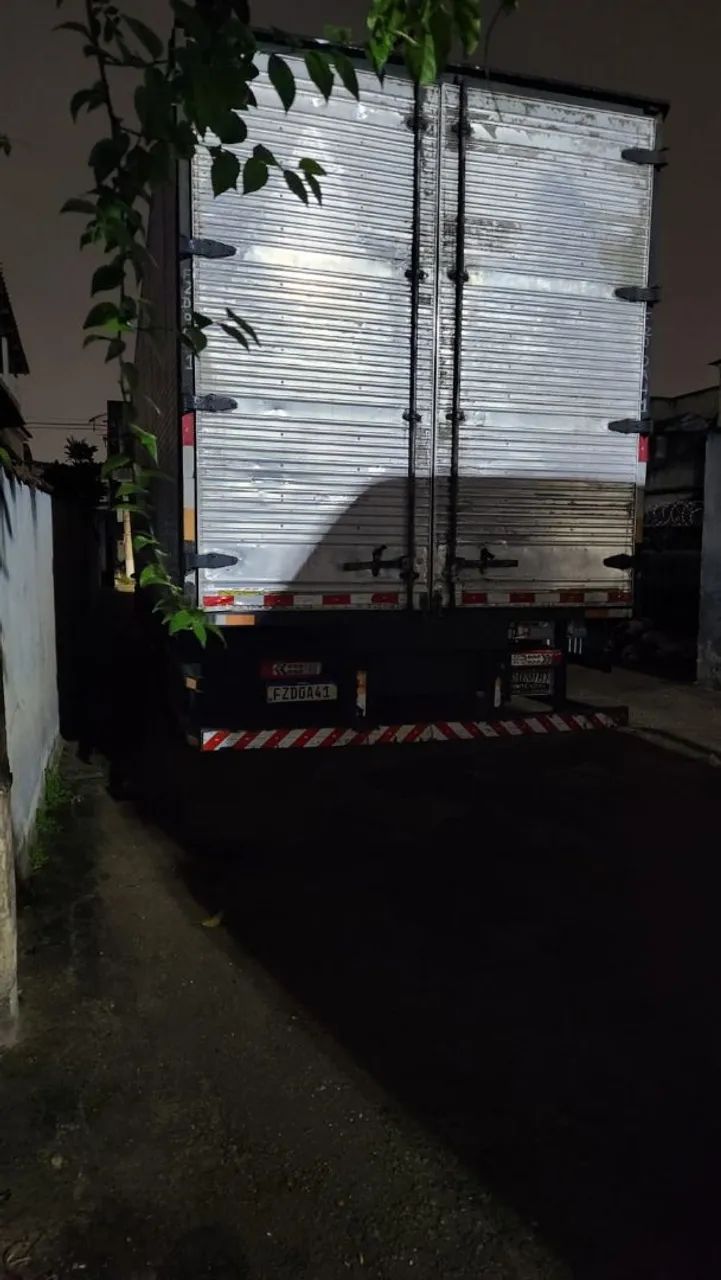 Volvo VM270 6x2 - Foto 3