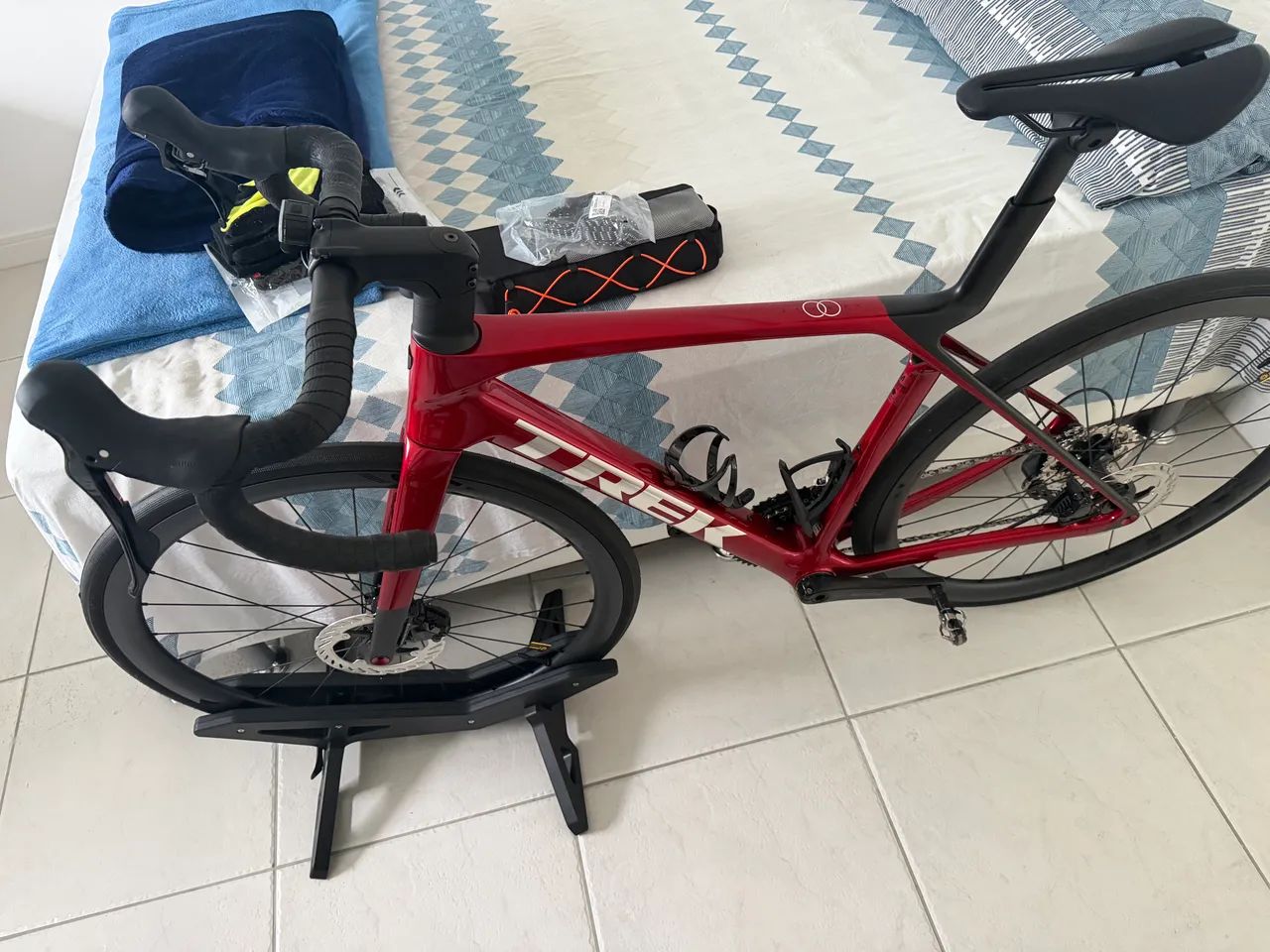Bicicleta trekk madone carbono com rodas carbono 26 - Foto 5