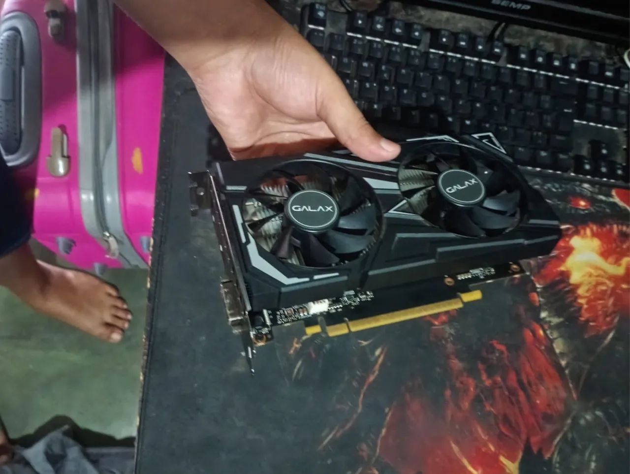 Vendo Placa de vídeo GALAX Modelo 1650 4gb ddr5 - Foto 5