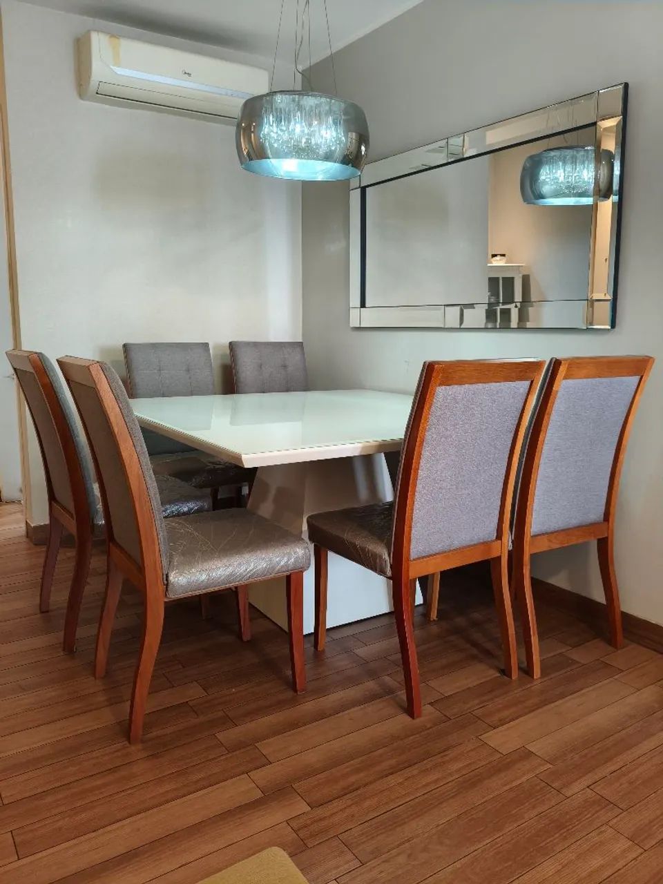 Mesa quadrada laca branca + 6 cadeiras madeira maciça 