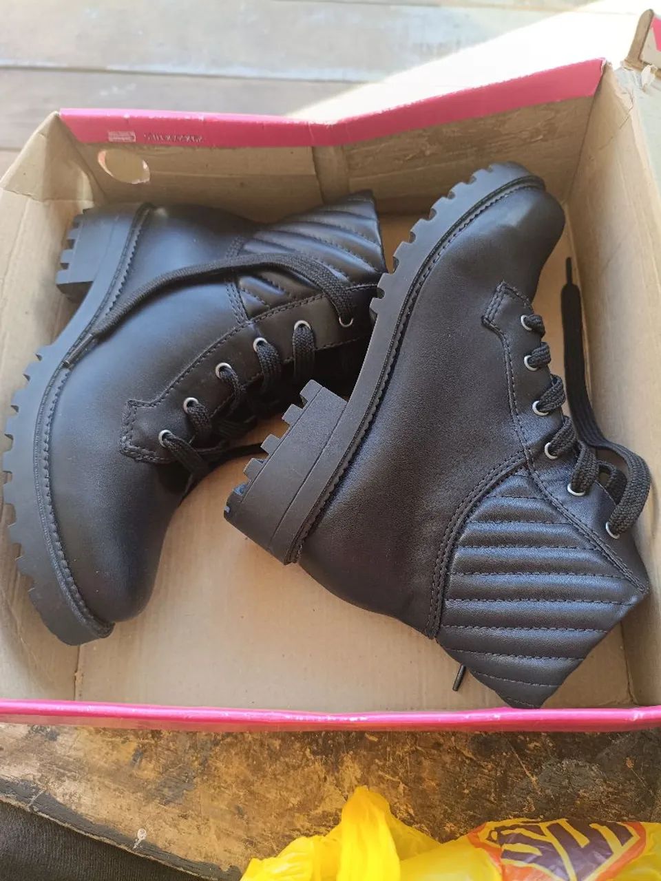 Vendo essa bota feminina  - Foto 3