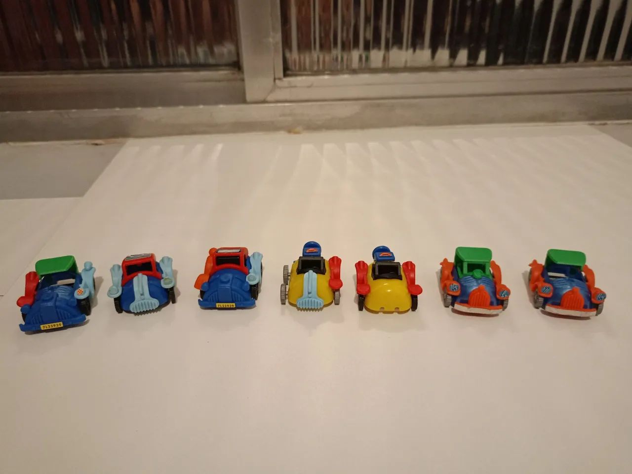 Kinder ovo - carros  - Foto 3