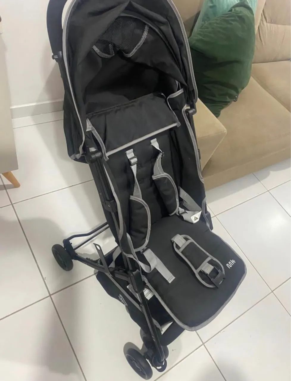 Vendo carrinho de bebê compacto  - Foto 2