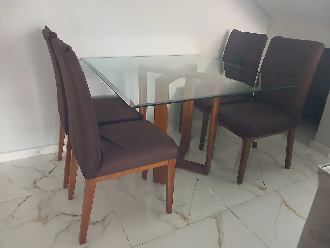 Mesa de madeira com tampo de vidro - Foto 2
