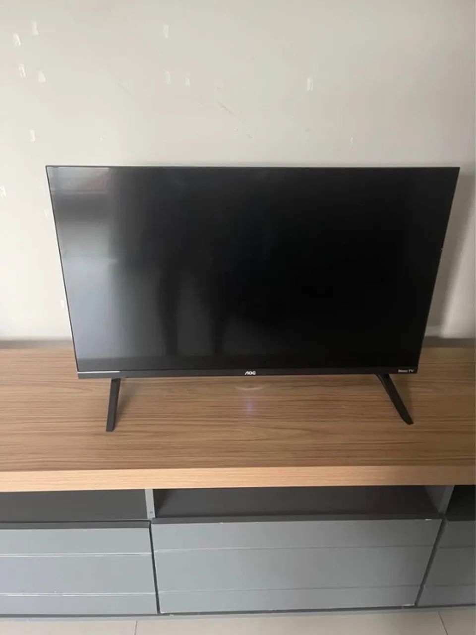 Smart TV 32" HD AOC 32S5045/78G com Roku TV, Comando de Voz, HDMI, USB Wi-Fi e Conversor D - Foto 3