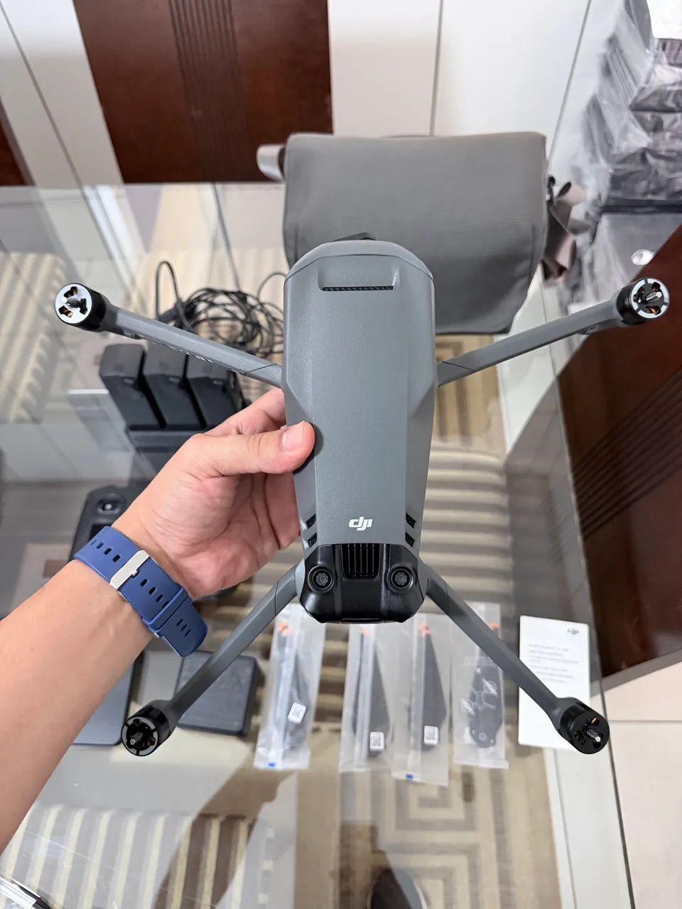 DRONE DJI MAVIC 3 PRO COMBO FLY MORE - IMPECÁVEL  - Foto 2
