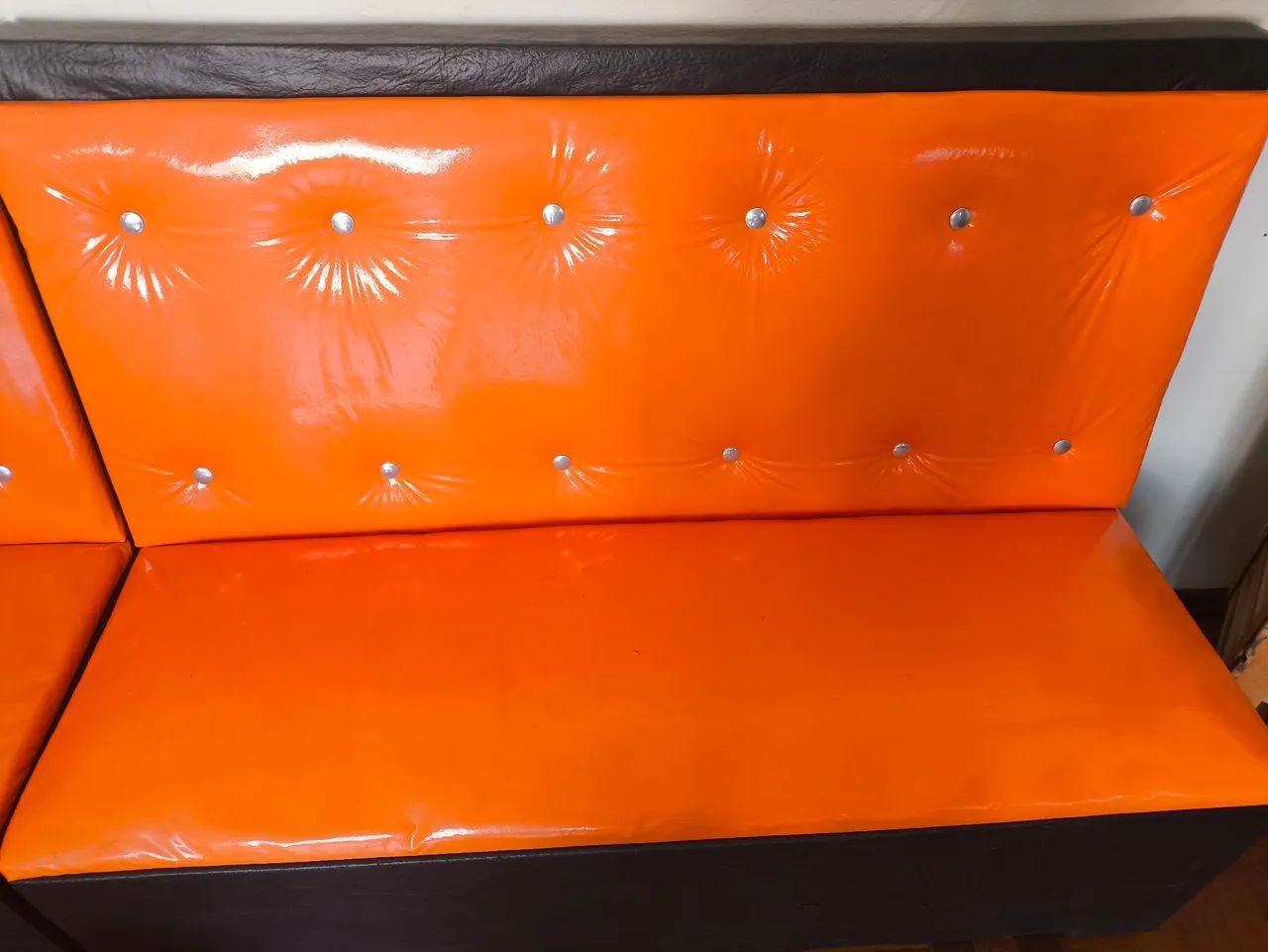 Poltronas sofá Booth para comércio medidas 1,20m x 0,54m x 0,94m altura - Foto 4