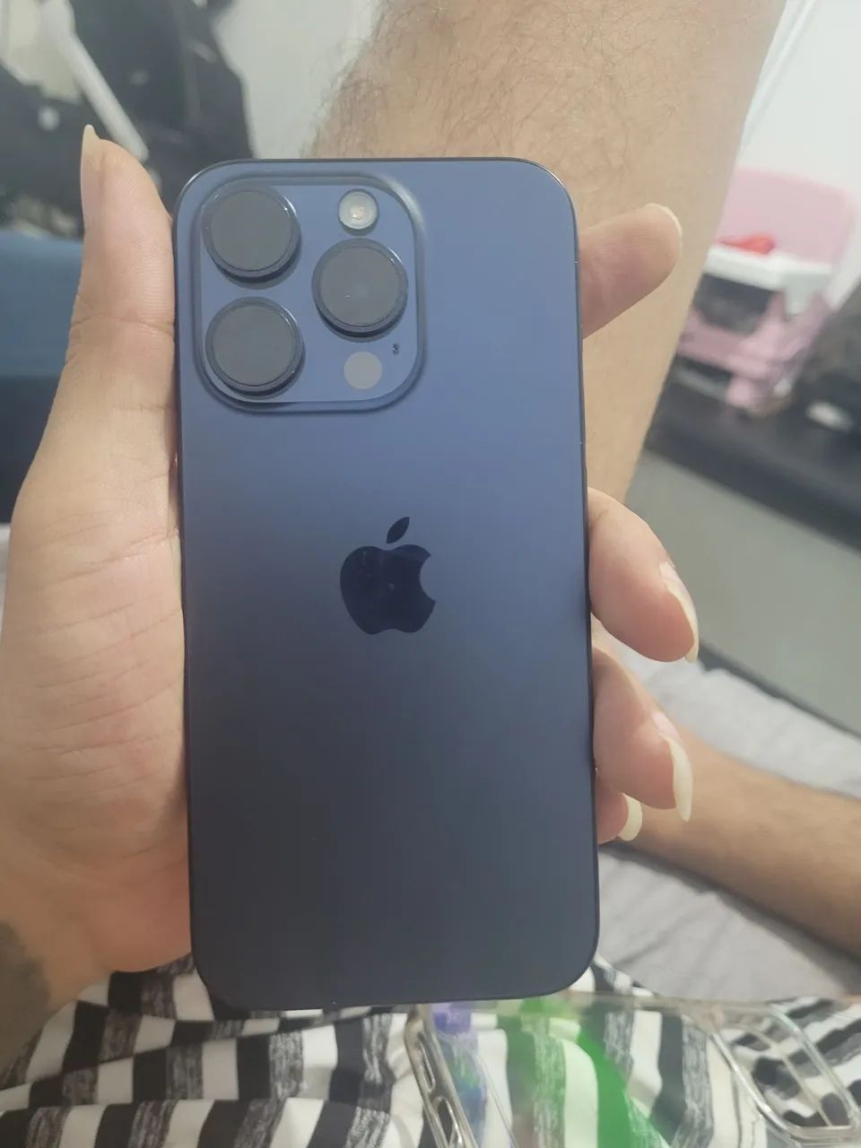 Iphone 15 pro 128  - Foto 2