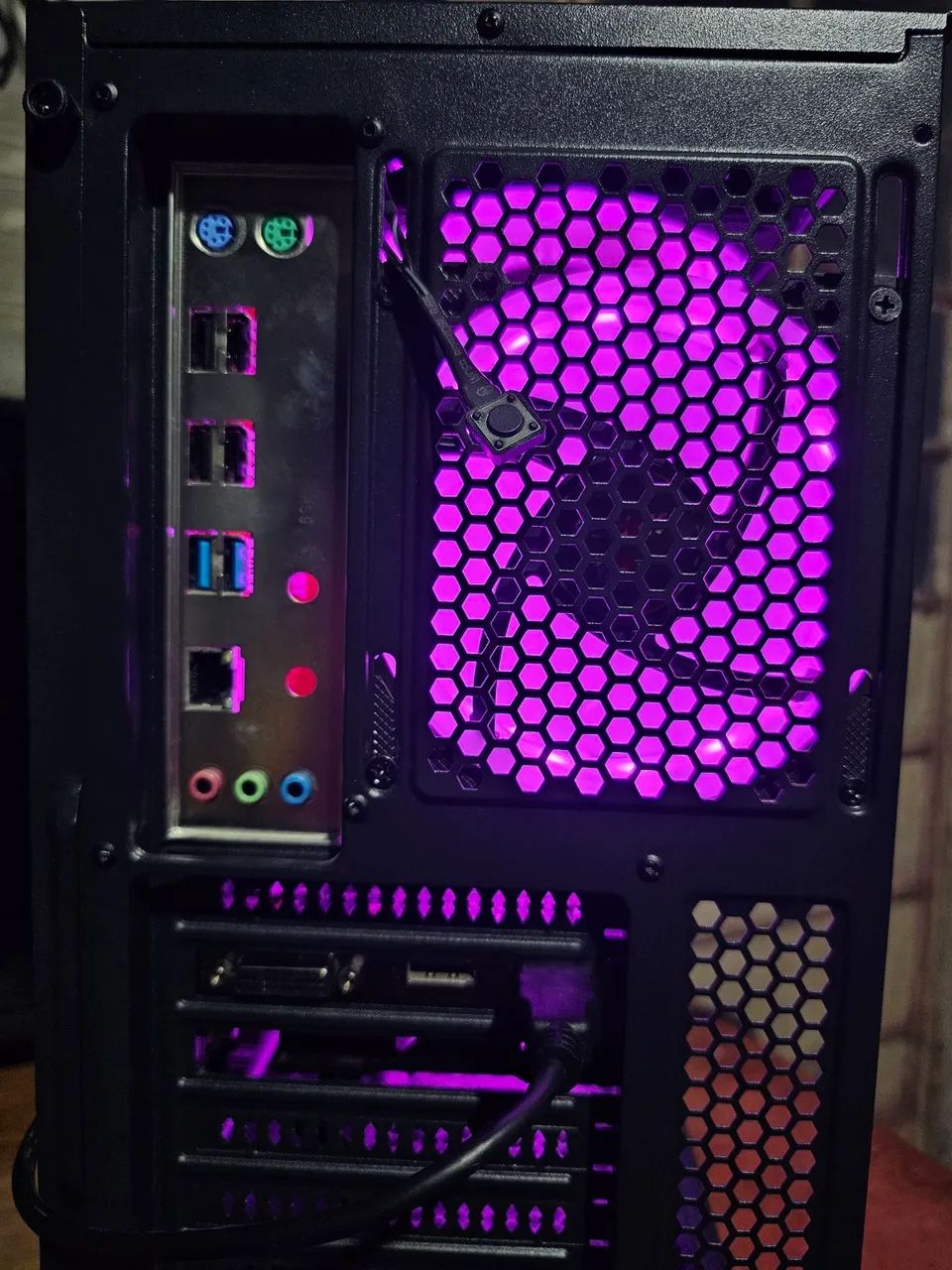 PC Gamer Xeon E52650 V4 + GTX1050 TI 4gb + 16gb ram<br><br>2650<br><br>v4 + GTX<br><br>1050<br><br>Ti 4GB - Foto 4
