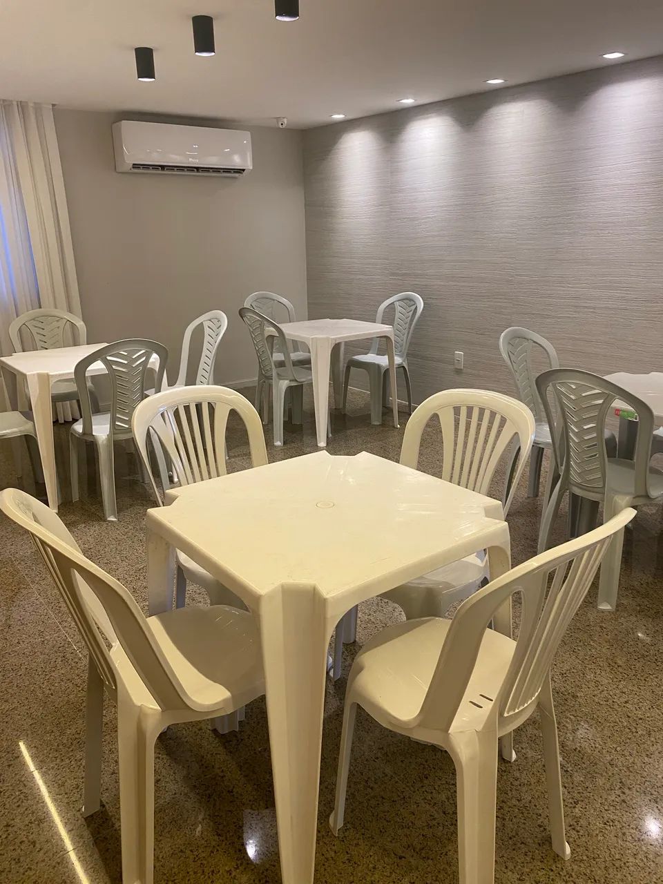Aluguel mesa e cadeira 15,00