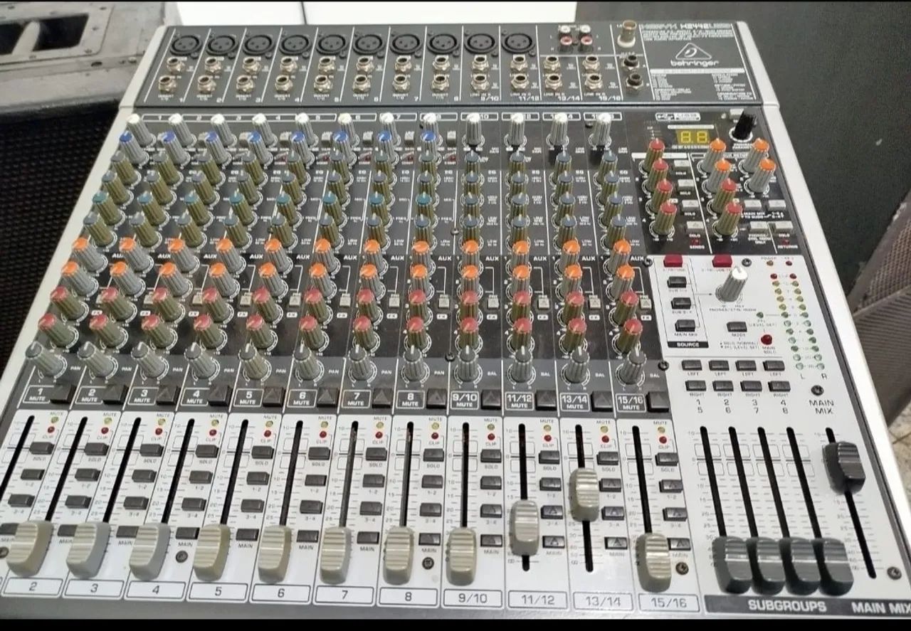 Mesa de som Behringer  - Foto 5