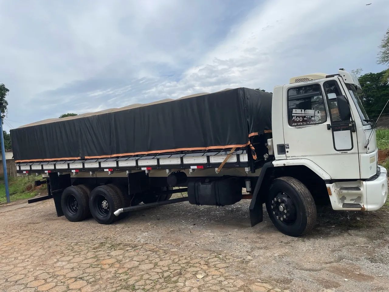 Ford cargo 