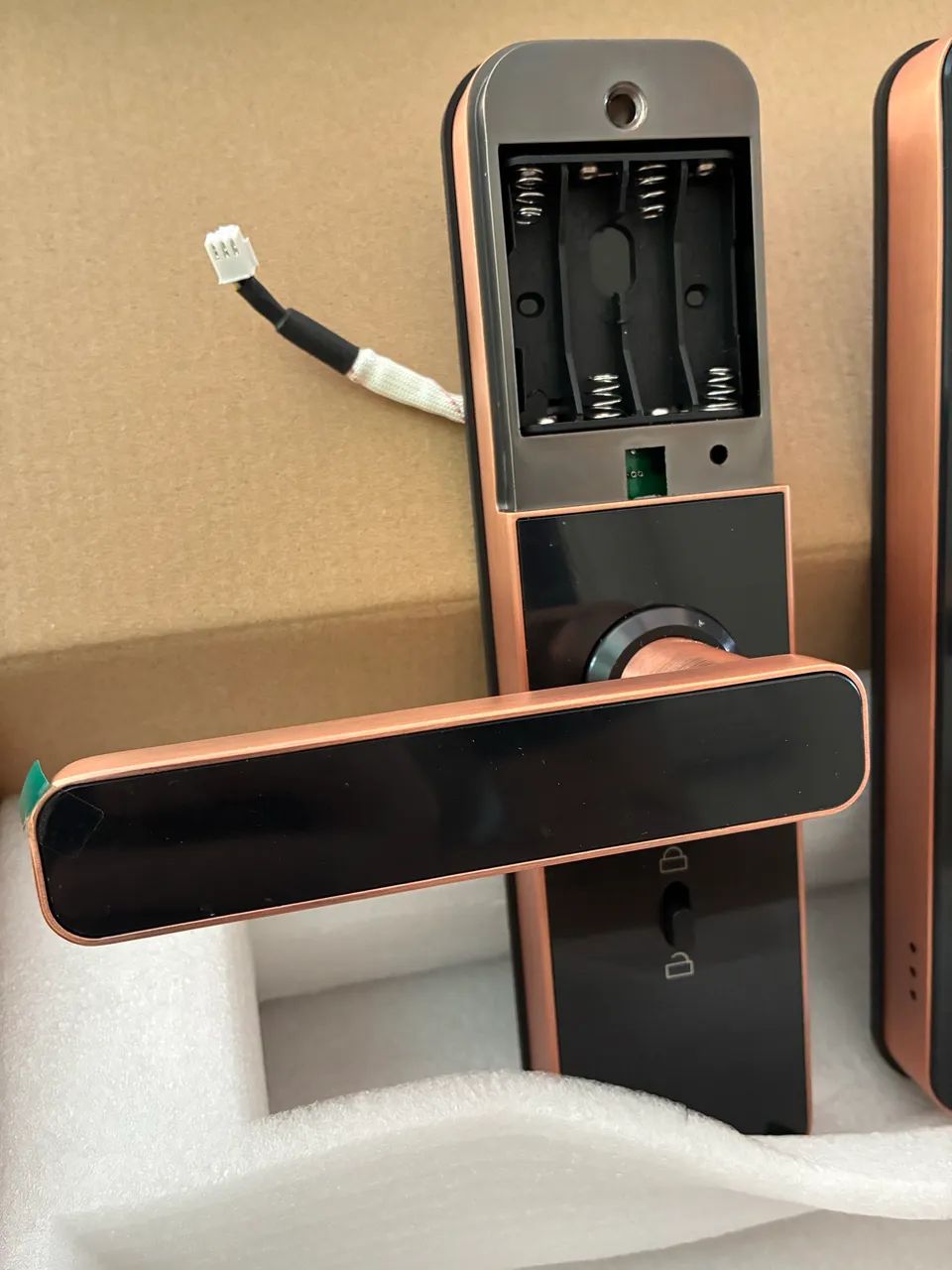 Fechadura Digital Inteligente Wi-Fi - Preta com Bronze Escovado - Nova