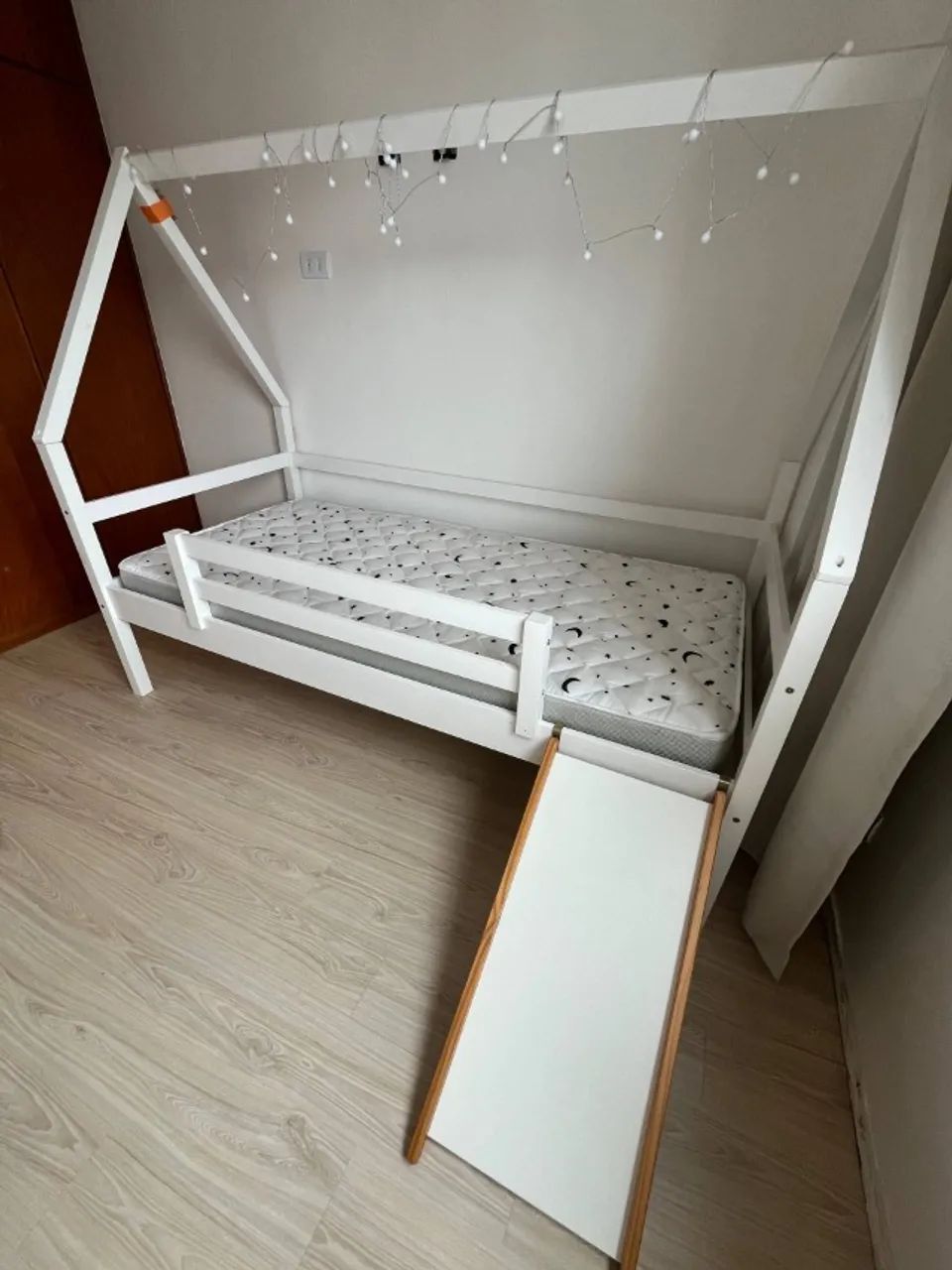 Cama Montessori, com colchão e escorregador inclusos - Foto 3