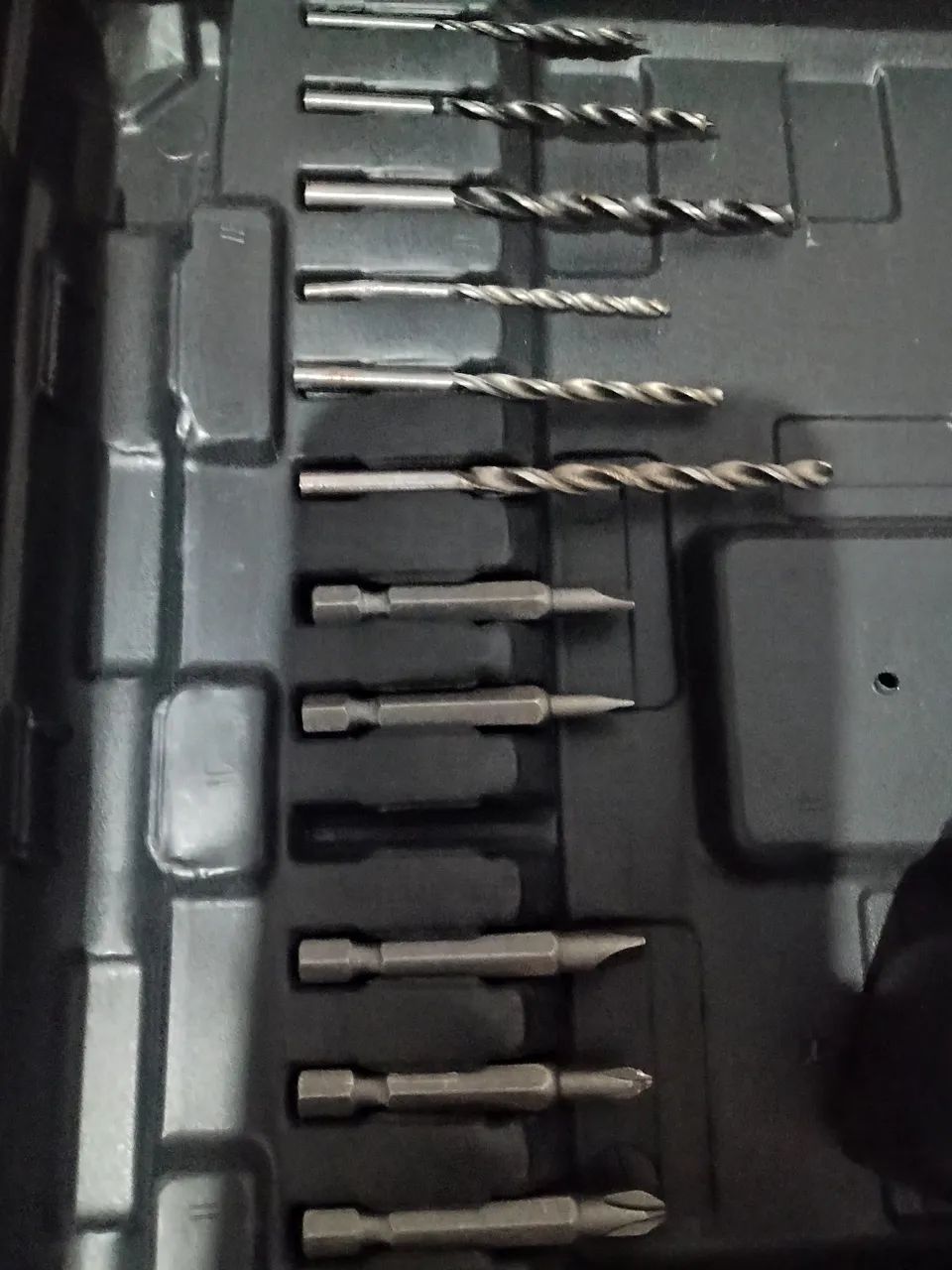 Parafusadeira completa 2 baterias  - Foto 4