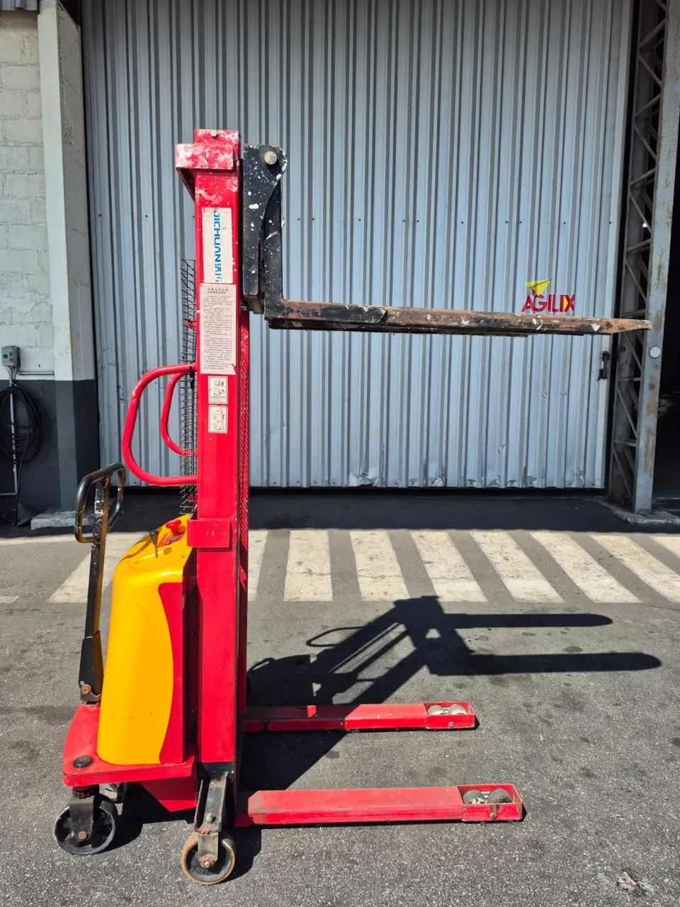 Empilhadeira Elétrica Manual 1600 kg
