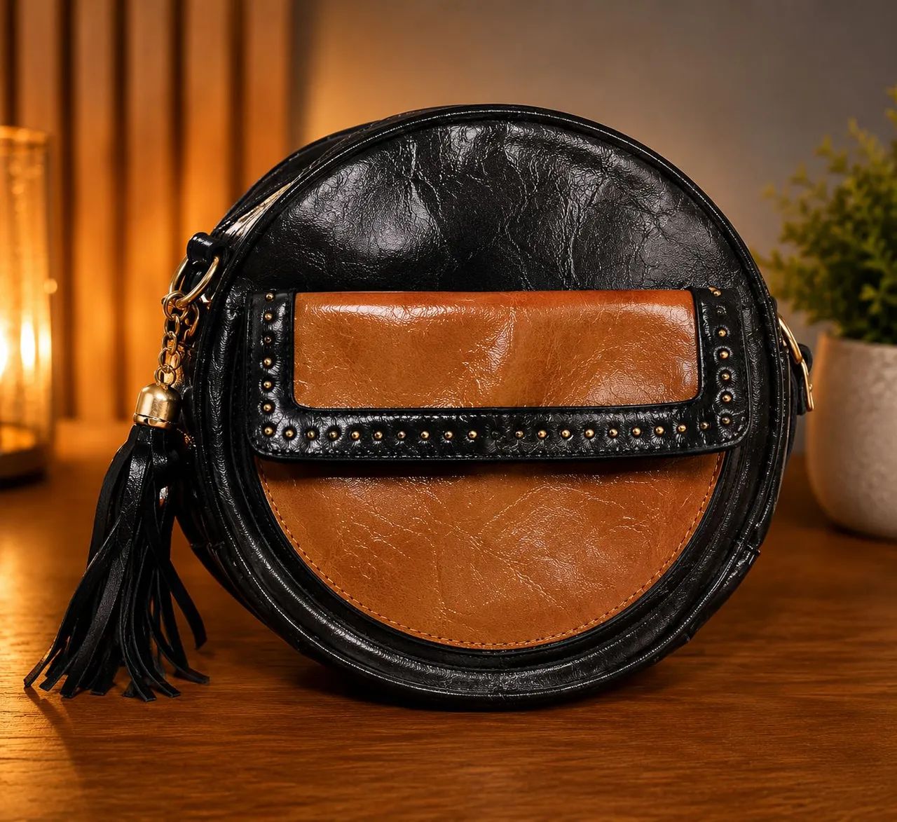Bolsa Feminina Nova, Amplo Espaço Interno e com Alça - Foto 2