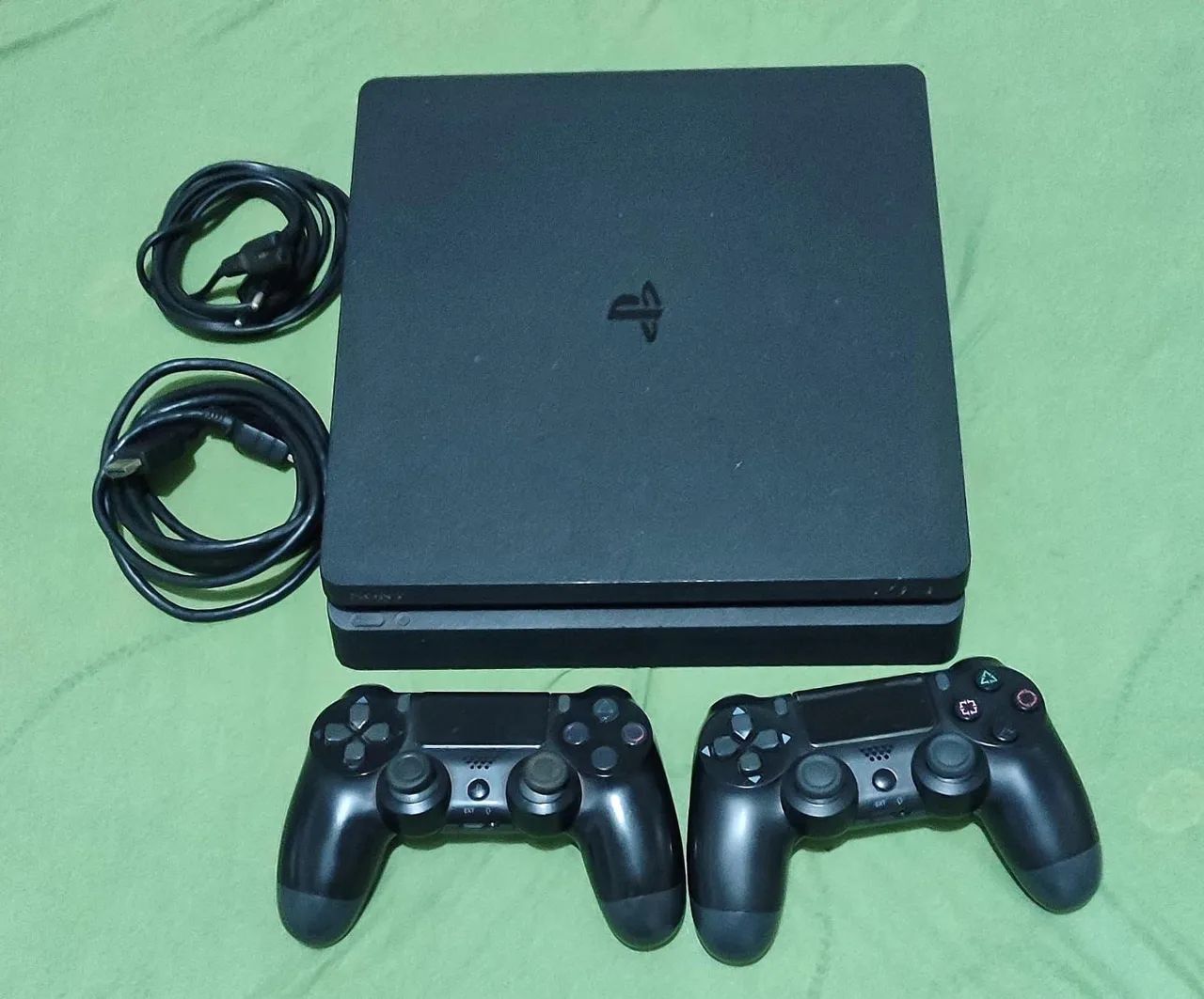 PS4 em perfeito estado de conservação 