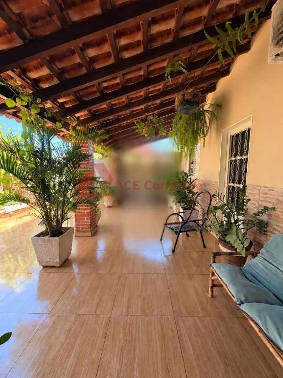 Casa com 2 Dormitórios e Salão Comercial