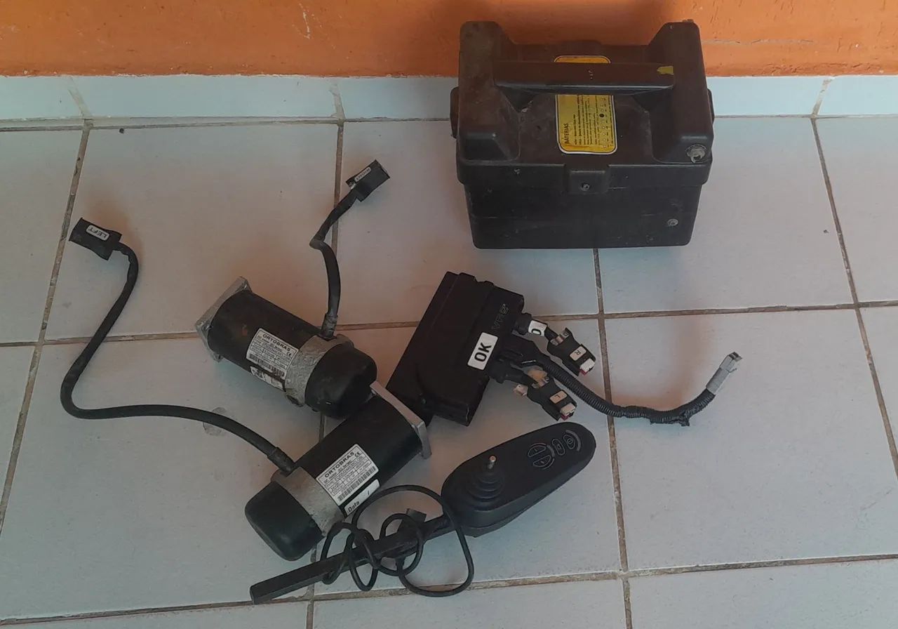 Cadeira de rodas/ PEÇAS  - Foto 2