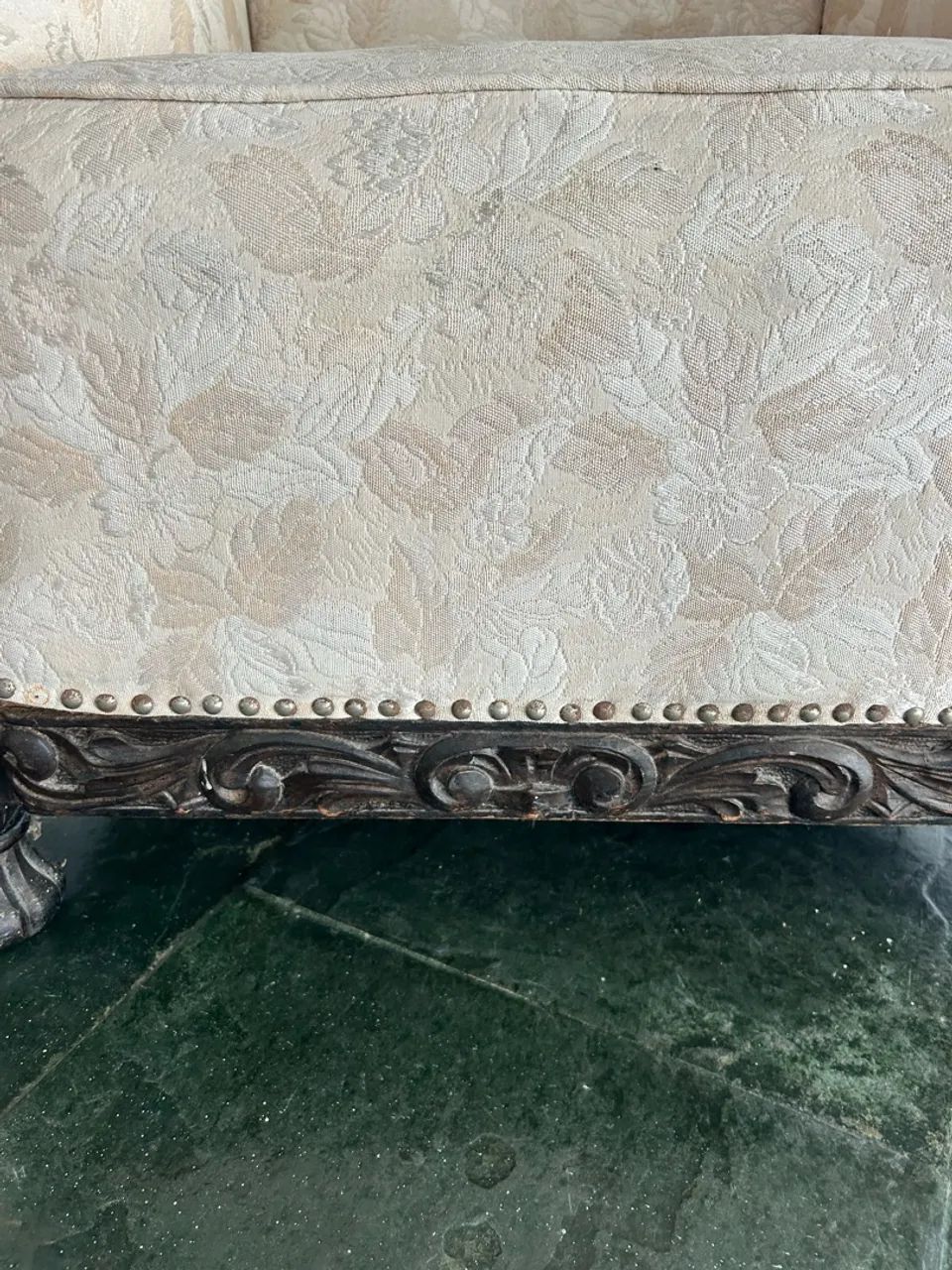 Conjunto de Sofá e Poltronas Antigo em Madeira Maciça Entalhada - 3 Peças - Foto 3