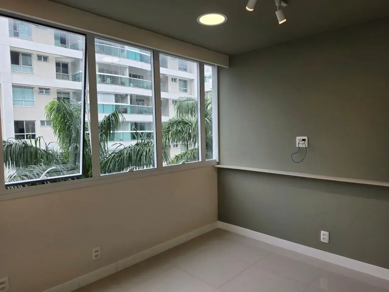 OPORTUNIDADE !!!! Excelente sala comercial (+- 30 m²), dividida em sala e antessala c/ wc  - Foto 2