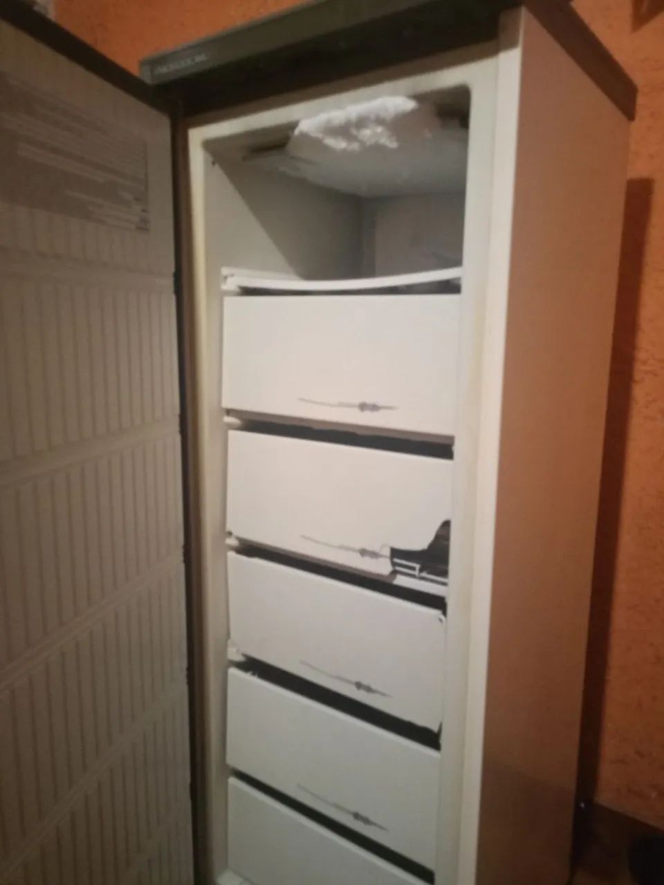 Freezer 210 litros vertical funcionando