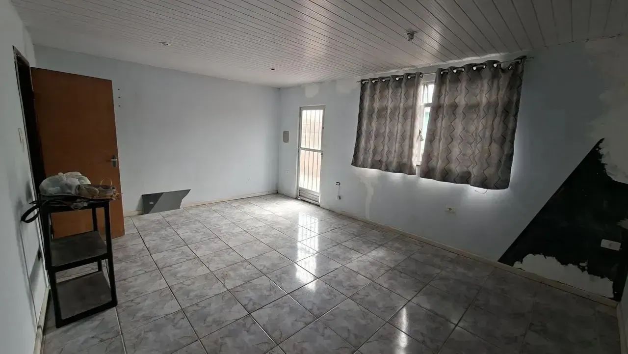 CASA COM 2 QUARTOS EM COLÉGIO
