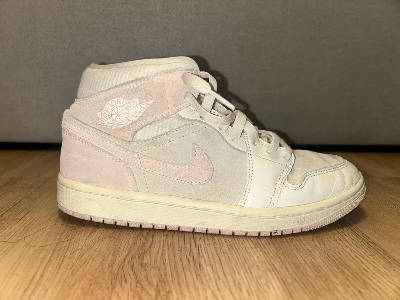 Nike Air Jordan 1 Mid SE pink
