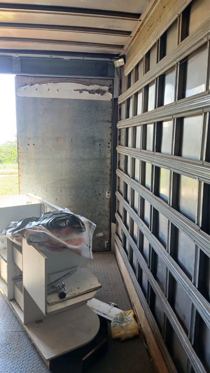 Vende-se baú para caminhão  - Foto 8