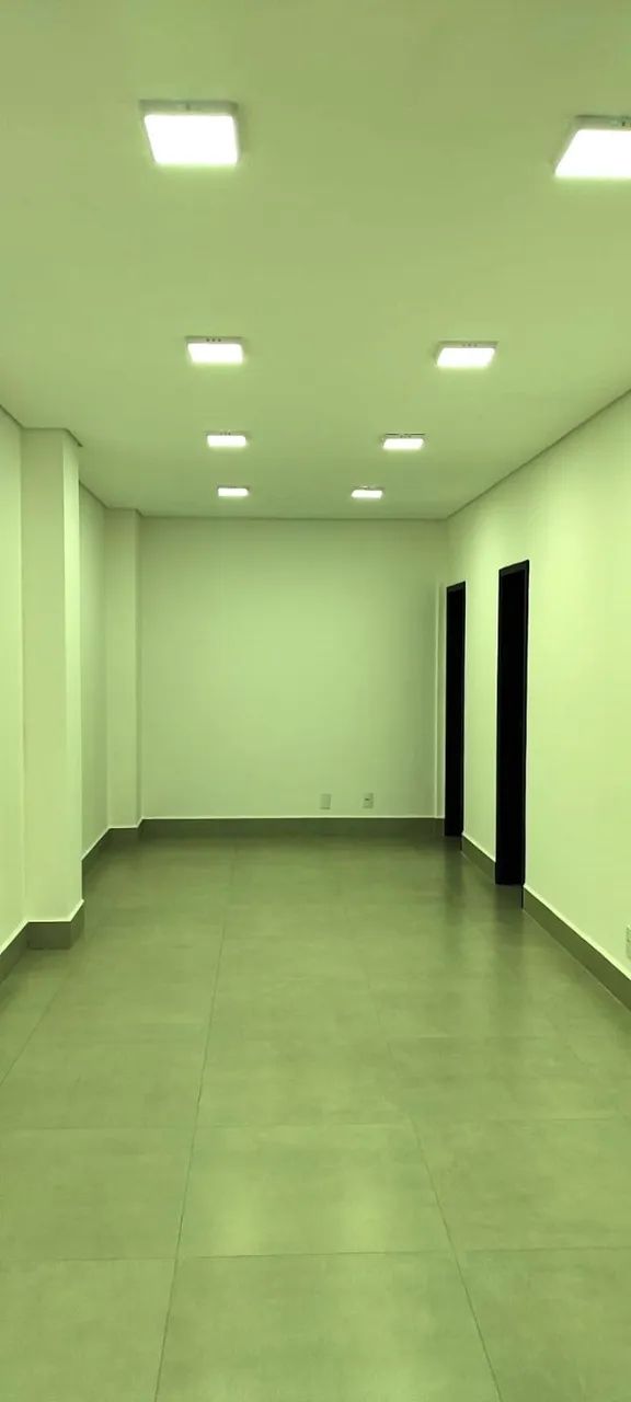 SALA COMERCIAL TÉRREA NO CENTRO COM 80M2 COM 02 GARAGENS - Foto 4