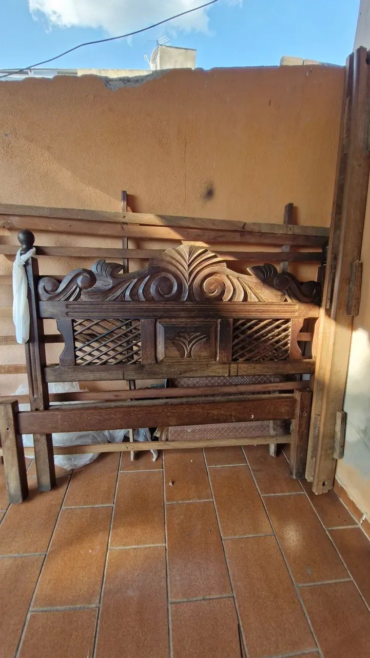 Vendo cama de casal + colchão 