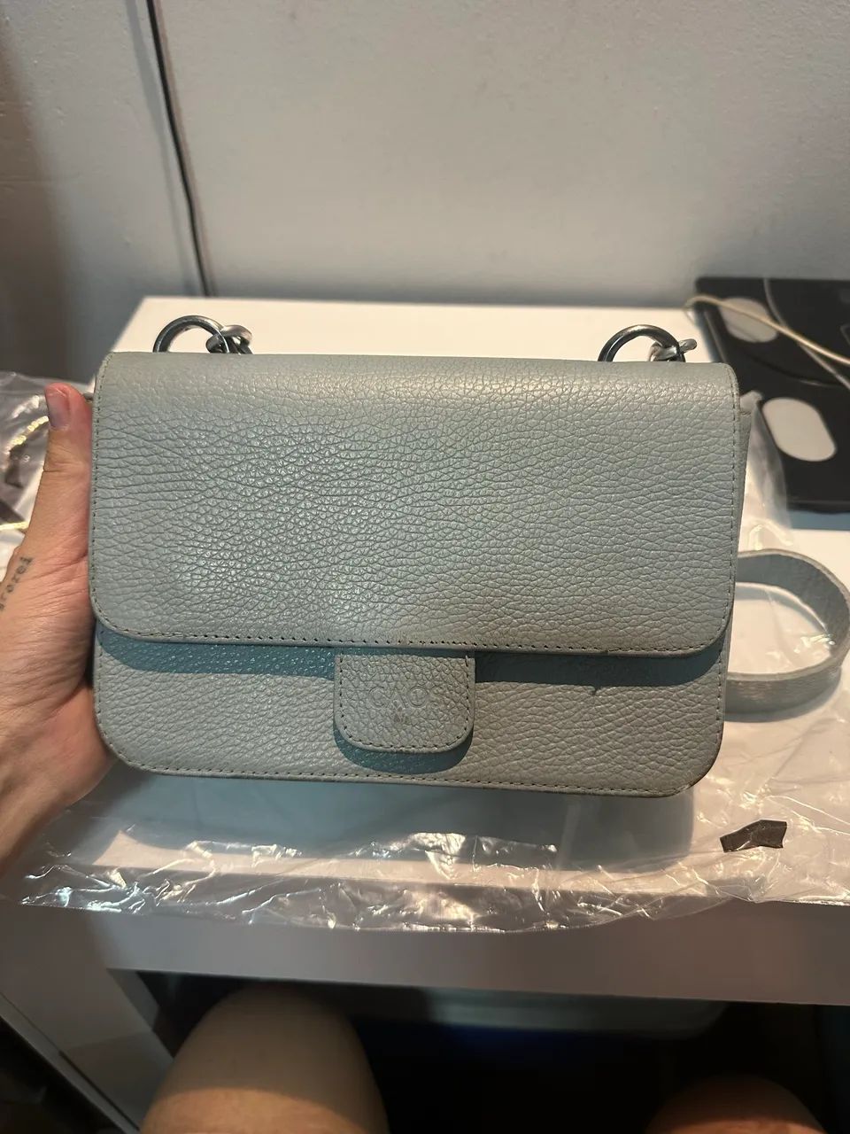 Bolsa Caos azul bebê 100% couro  - Foto 3