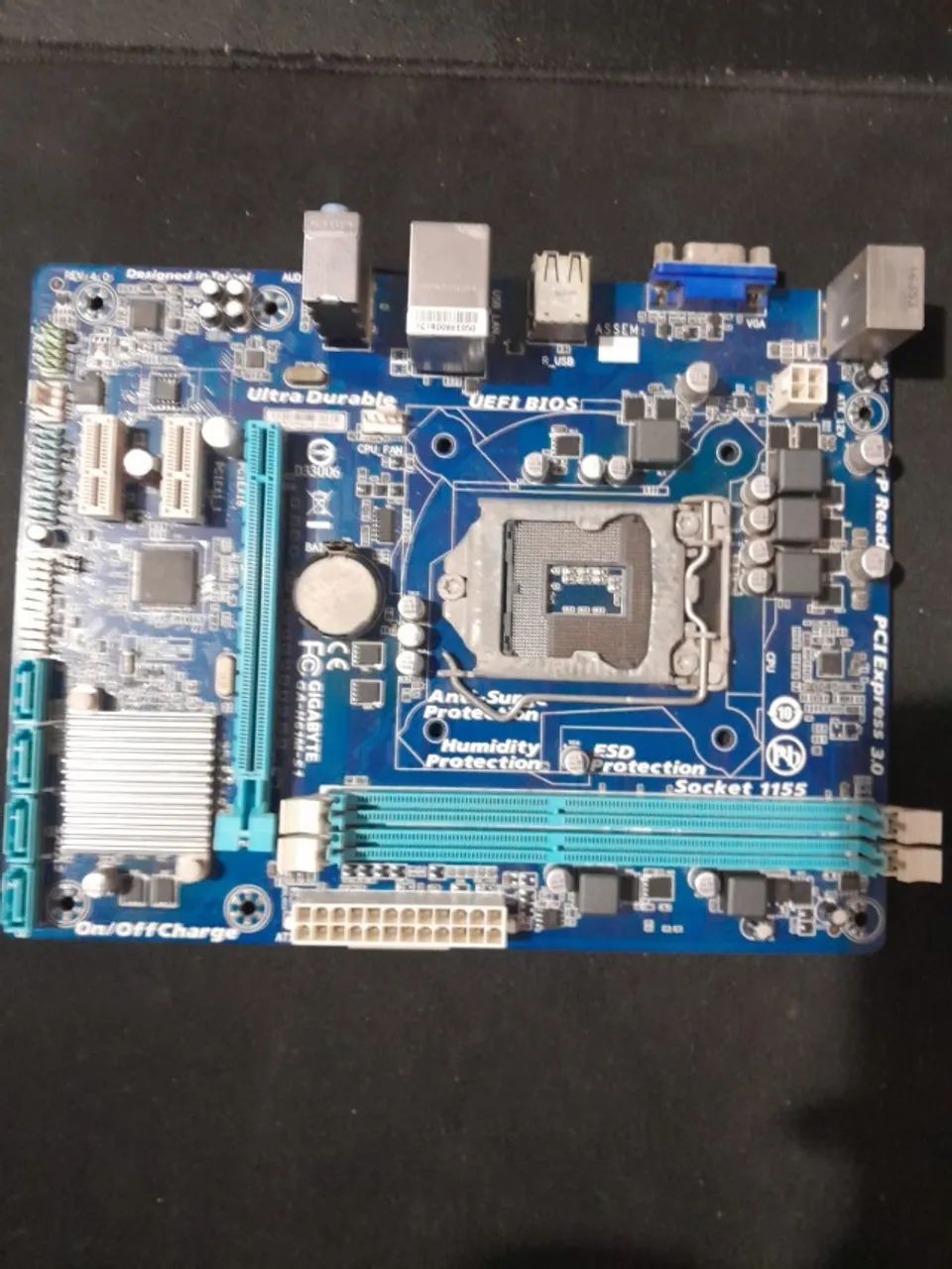 Placa mae gigabyte ga-h61m-s1 com defeito - Foto 2