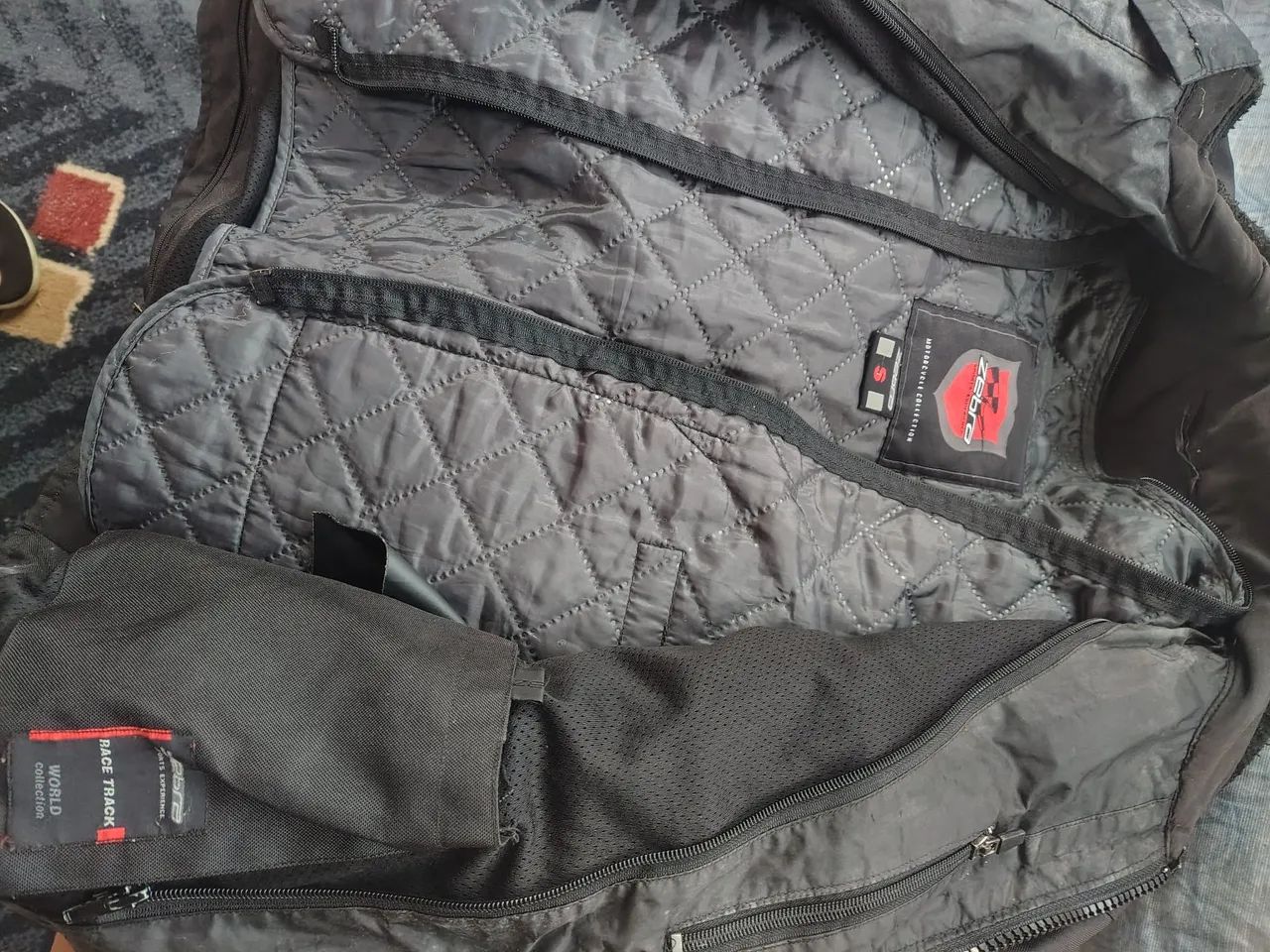 Conjunto motociclista zebra em ótima condições 